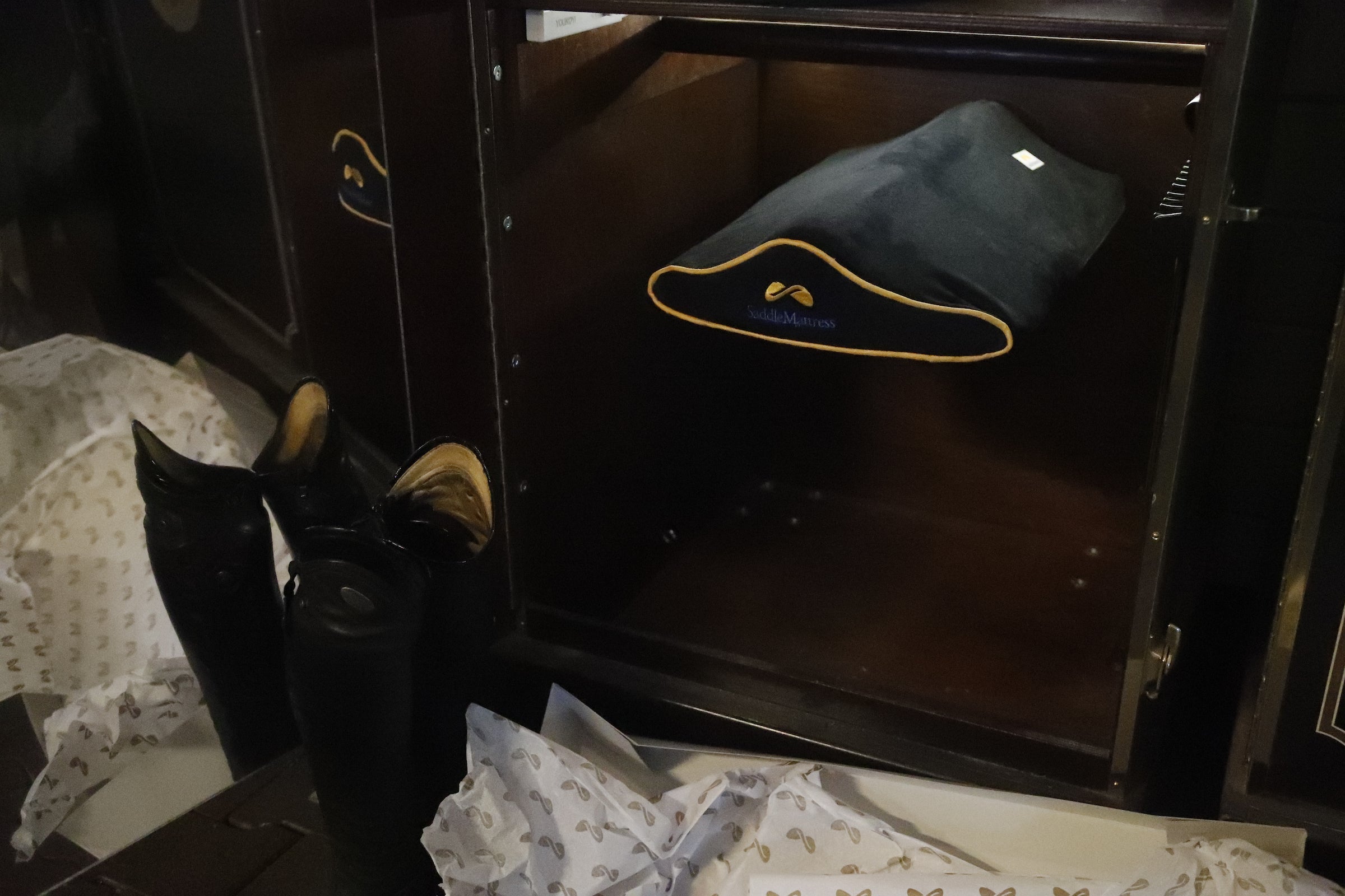 SaddleMattress TM Supreme - Signature in BLACK